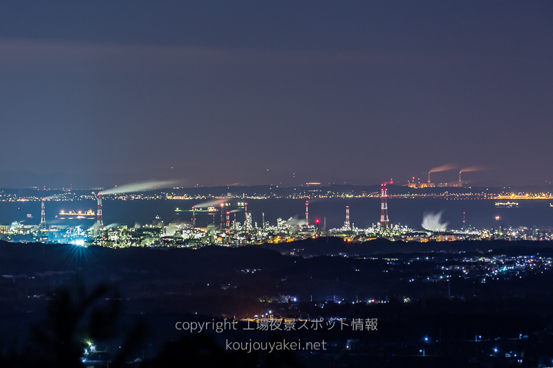四日市市　水沢町からの工場夜景（望遠レンズで）
