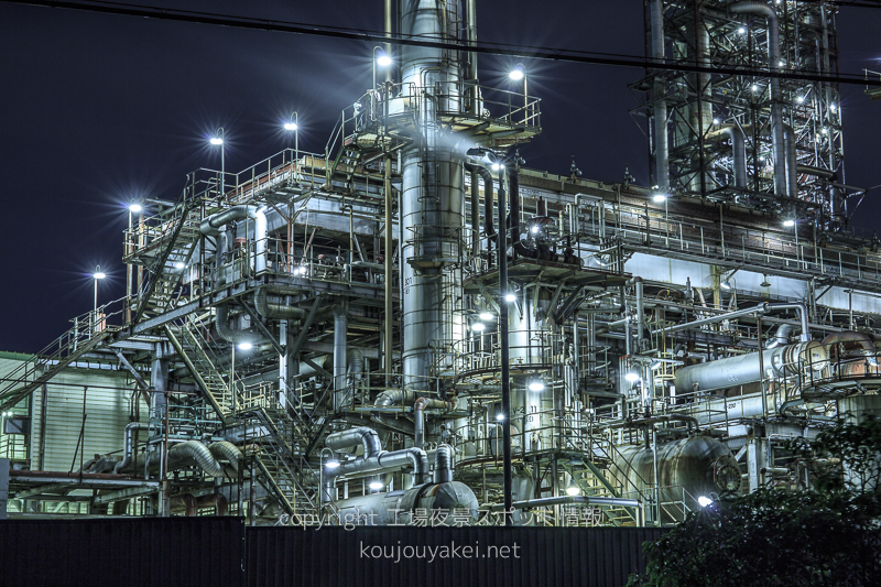 四日市市　塩浜地区の昭和四日市石油の工場夜景