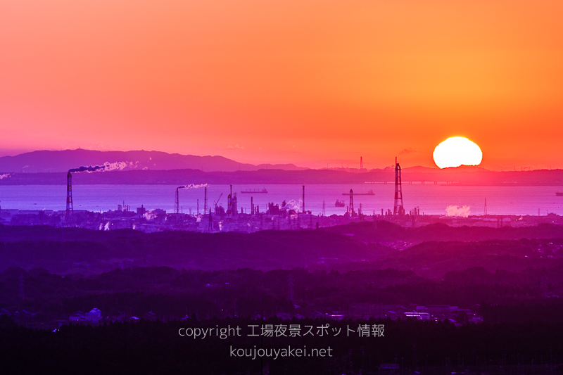 四日市市　水沢町からの工場夜景（昇る朝日）
