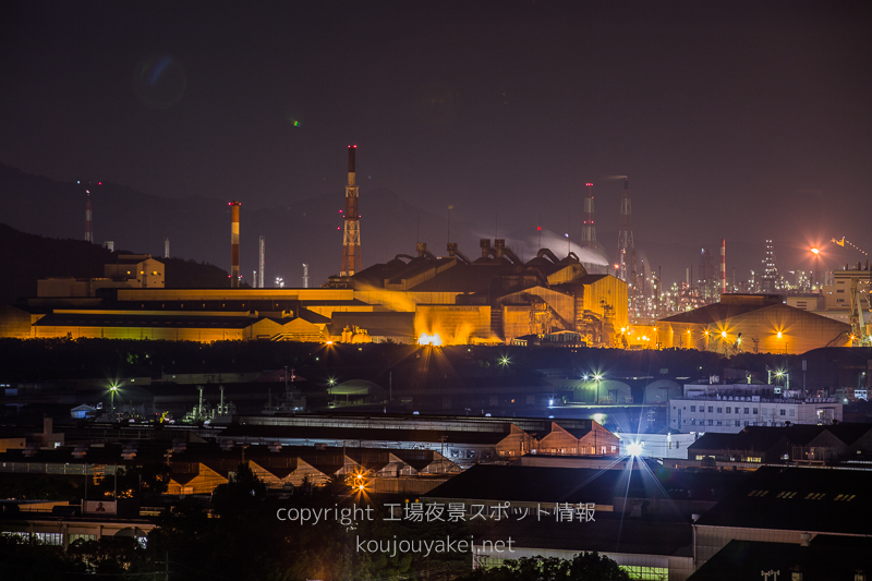 倉敷市水島　亀島山 花と緑の丘公園の工場夜景（望遠レンズで）