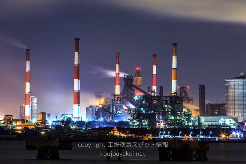 倉敷市水島　サノヤス造船所前の工場夜景（望遠レンズで）