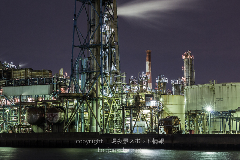 川崎市　水江運河の係留所からの工場夜景1