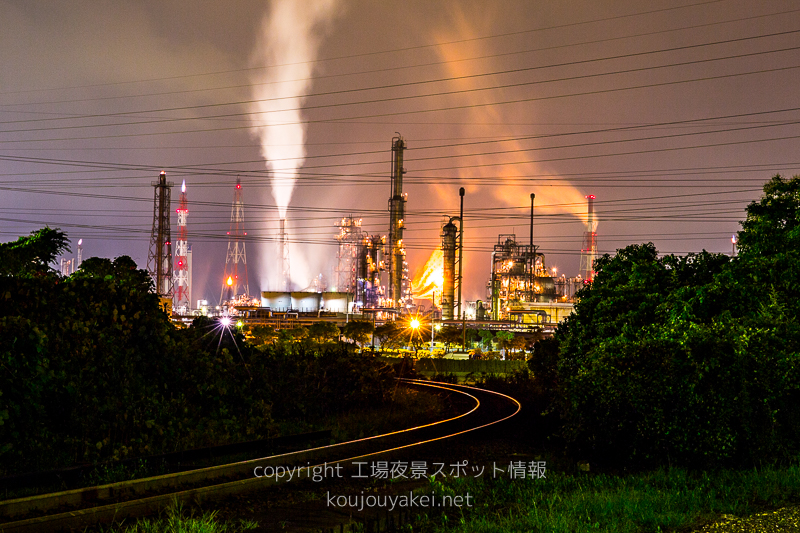 倉敷市水島　板敷踏切前の工場夜景