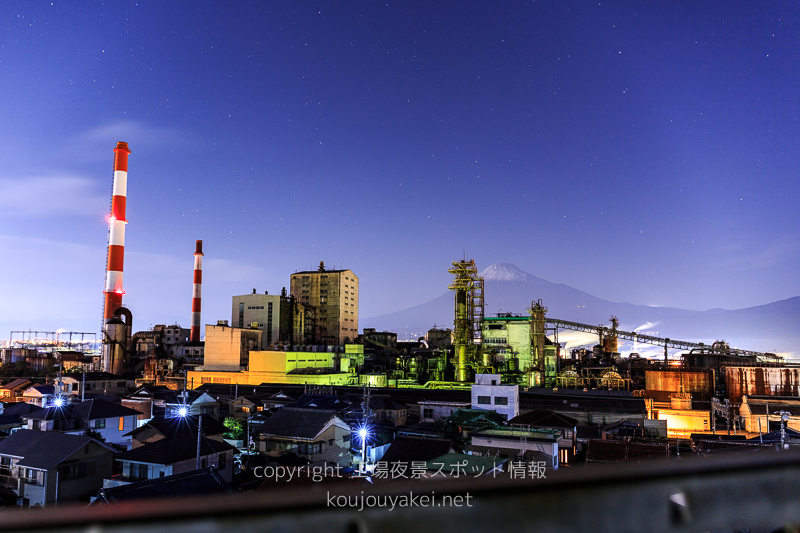 富士市　今井愛鷹神社からの工場夜景の眺め
