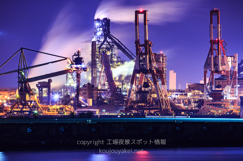 名古屋港　名港潮見の工場夜景（望遠レンズで高炉を撮影）