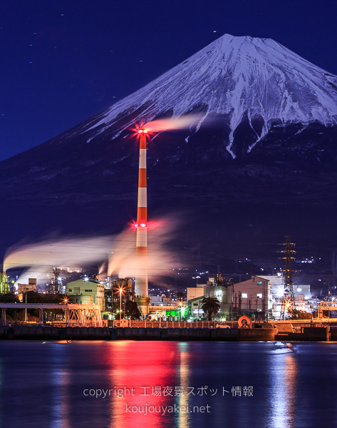 富士市　ふじのくに田子の浦みなと公園の工場夜景（日本食品化工）