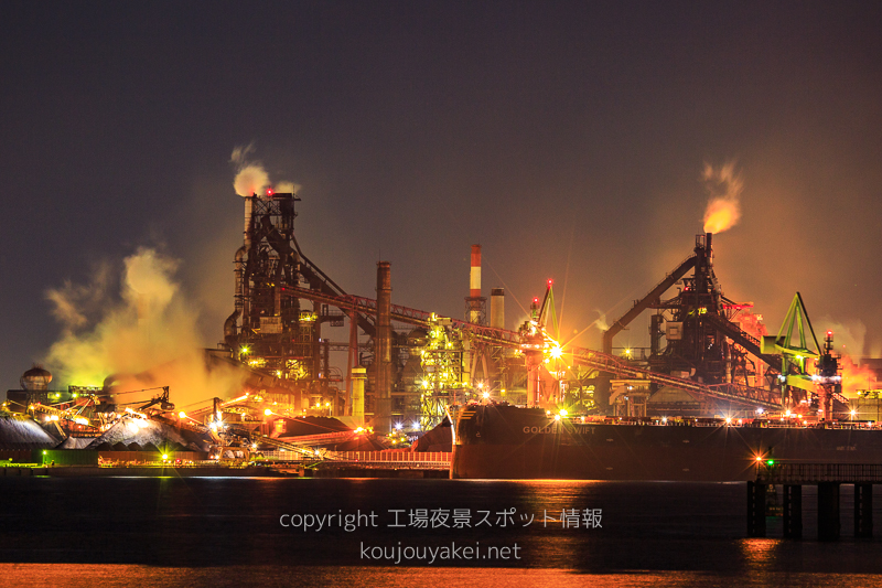 名古屋港　金城橋前からの工場夜景（望遠レンズで）