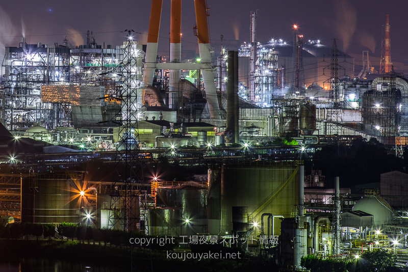 倉敷市水島　安楽院前の工場夜景（望遠レンズで）