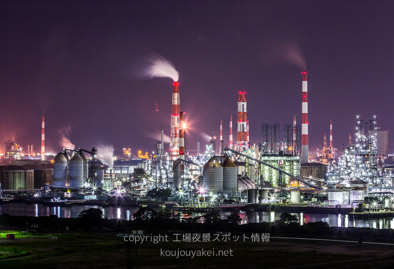 倉敷市水島　墓場高台からの工場夜景の眺め