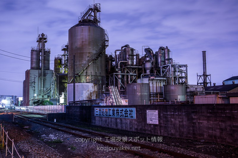 川崎市　水江運河周辺で三立処理工業の工場夜景