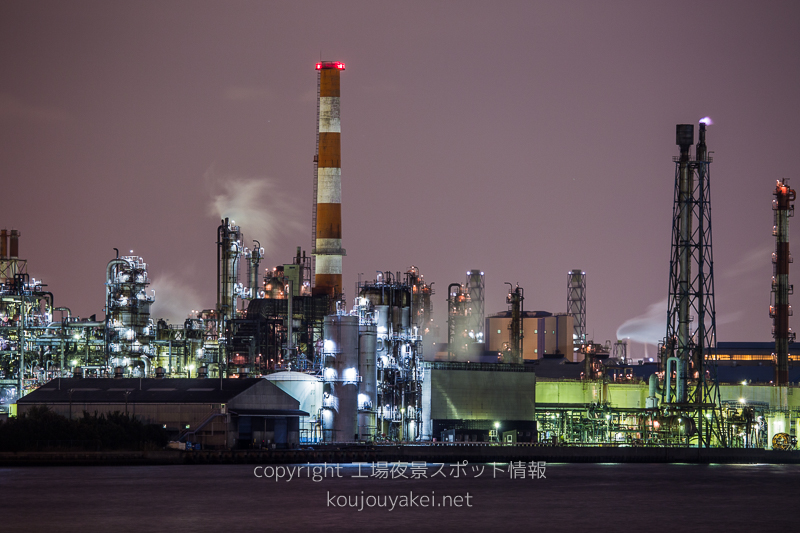 川崎市　千鳥橋からの工場夜景（望遠レンズで撮影）