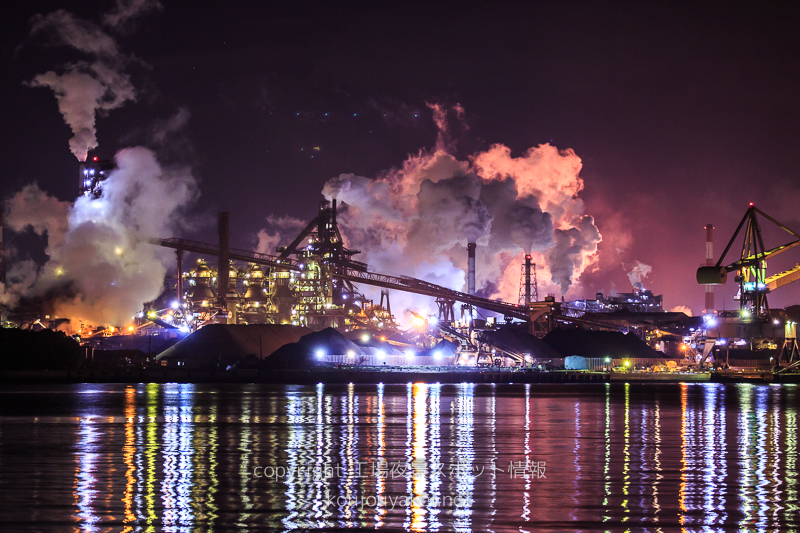 名古屋港　名港潮見の工場夜景（高速シャッターで）