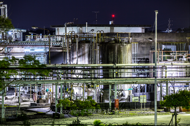 知多郡武豊町　日油保税貯蔵場前の工場夜景スポット（望遠レンズで）