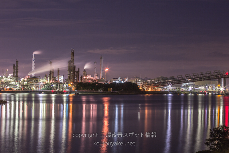 四日市市　霞ヶ浦パークブリッジからの工場夜景（発電所前から）
